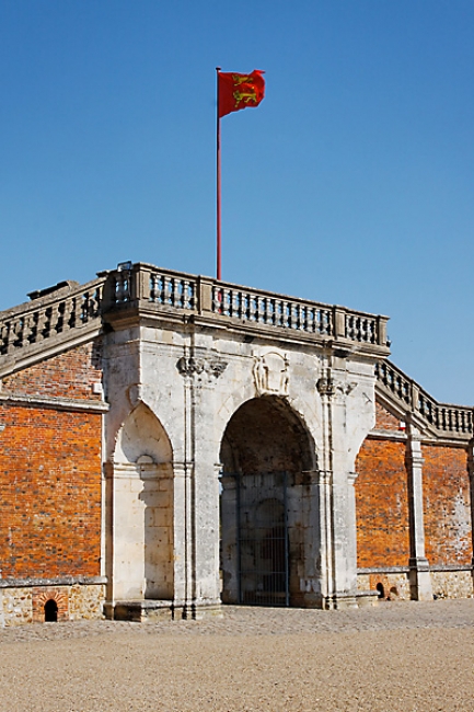 Chateau du Champ de Bataille-010